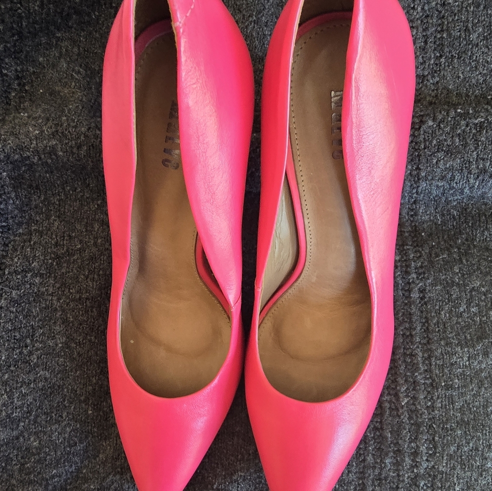 ANTHROPOLOGY MAUVE LEATHER SHOE WITH ROUND RED HEEL SIZE 38. #THE BOMB
